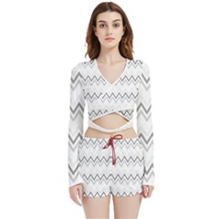 Chevrons Gris/blanc Velvet Wrap Crop Top And Shorts Set