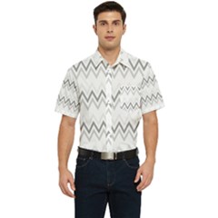 Chevrons Gris/blanc Men s Short Sleeve Pocket Shirt 