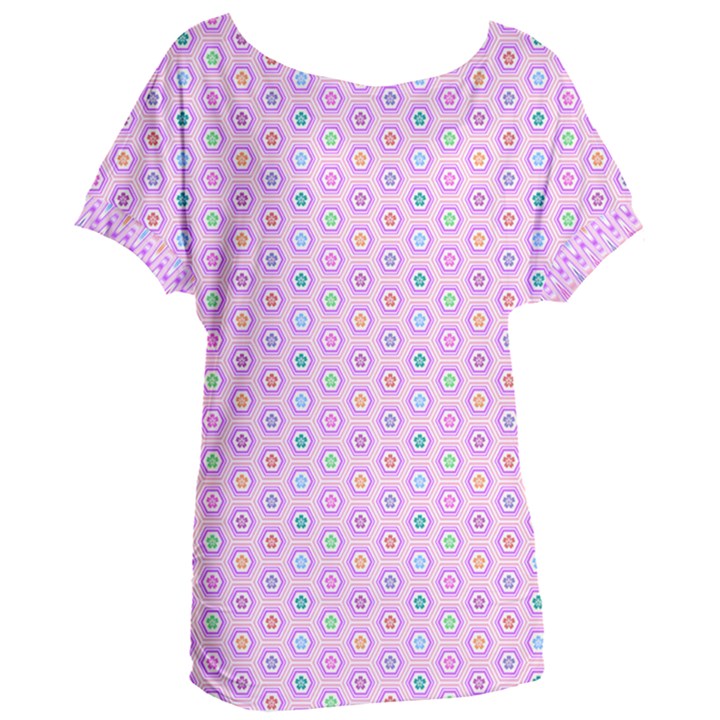 Hexagonal Pattern Unidirectional Women s Oversized Tee