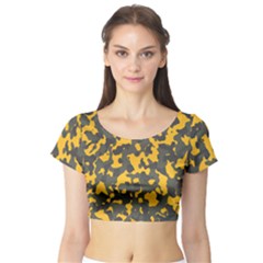 Camouflage Jaune/vert  Short Sleeve Crop Top by kcreatif