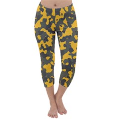 Camouflage Jaune/vert  Capri Winter Leggings  by kcreatif