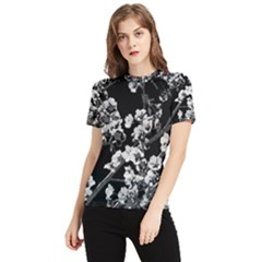 Fleurs De Cerisier Noir & Blanc Women s Short Sleeve Rash Guard by kcreatif