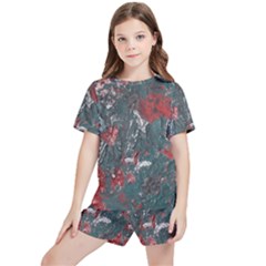 Multicolored Surface Texture Print Kids  Tee And Sports Shorts Set