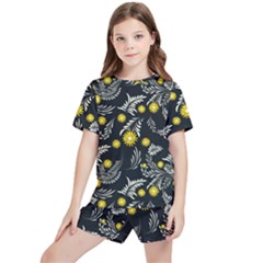 Folk Flowers Art Pattern Floral Abstract Surface Design  Seamless Pattern Kids  Tee And Sports Shorts Set by Eskimos