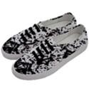 Black And White Abstract Liquid Design Men s Classic Low Top Sneakers View2