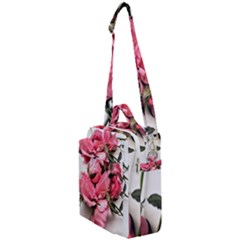 Scattered roses Crossbody Day Bag