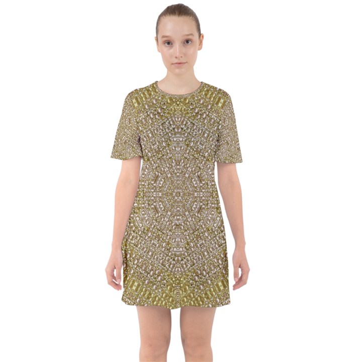 Pearls With A Beautiful Luster And A Star Of Pearls Sixties Short Sleeve Mini Dress