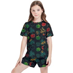 Apples Honey Honeycombs Pattern Kids  Tee And Sports Shorts Set