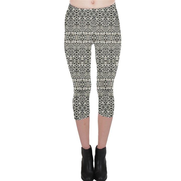 Abstract Silver Ornate Decorative Pattern Capri Leggings 