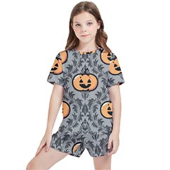 Pumpkin Pattern Kids  Tee And Sports Shorts Set by NerdySparkleGoth