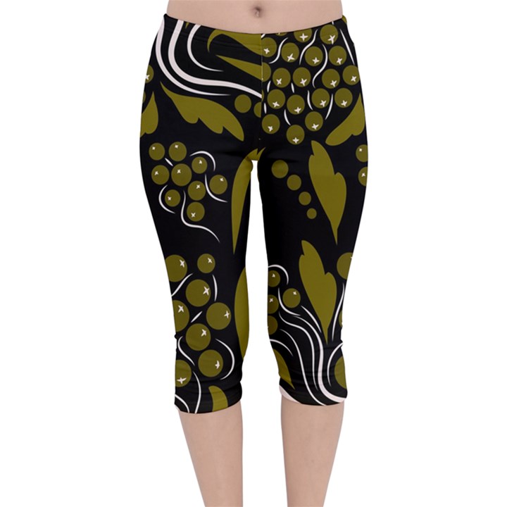 Folk flowers pattern  Velvet Capri Leggings 