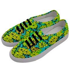 Chrysanthemums Men s Classic Low Top Sneakers by Hostory