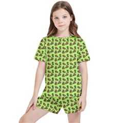 Cute Deer Pattern Green Kids  Tee And Sports Shorts Set