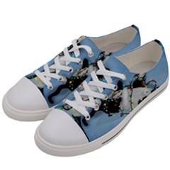 Christmas Cat Men s Low Top Canvas Sneakers by Blueketchupshop