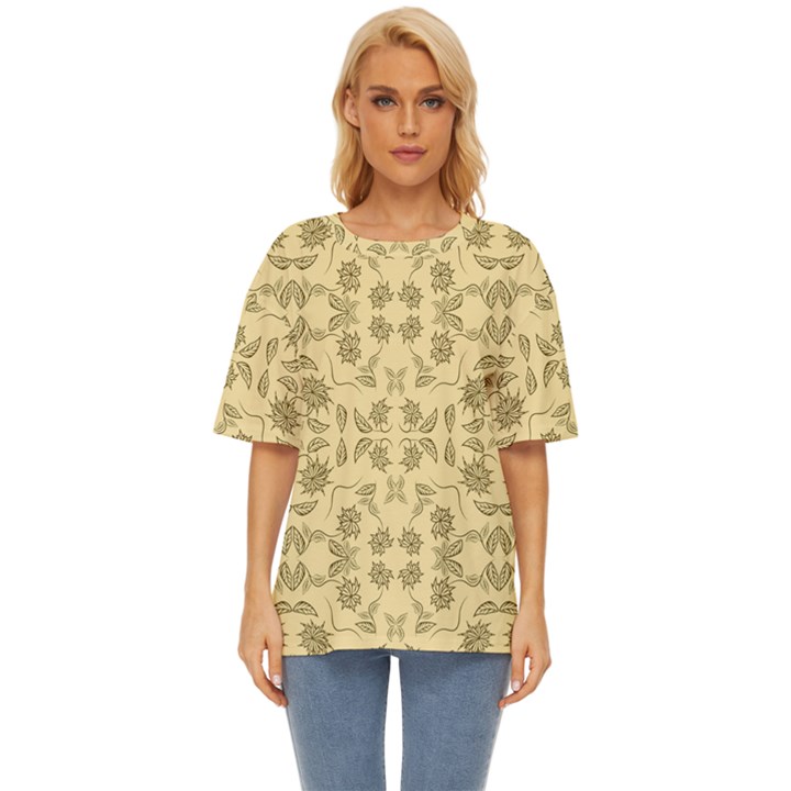 Floral folk damask pattern Fantasy flowers Floral geometric fantasy Oversized Basic Tee