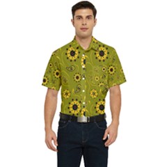 Floral Pattern Paisley Style  Men s Short Sleeve Pocket Shirt  by Eskimos