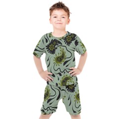 Floral Pattern Paisley Style Paisley Print   Kids  Tee And Shorts Set by Eskimos