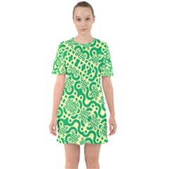 Liquid Art Pouring Abstract Seamless Pattern Lover Green Maze Sixties Short Sleeve Mini Dress