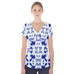 Abstract Pattern Geometric Backgrounds   Short Sleeve Front Detail Top by Eskimos