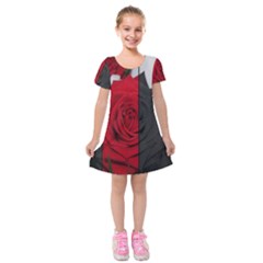 Roses Rouge Fleurs Kids  Short Sleeve Velvet Dress by kcreatif