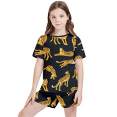 Seamless-exotic-pattern-with-tigers Kids  Tee And Sports Shorts Set