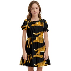 Seamless-exotic-pattern-with-tigers Kids  Puff Sleeved Dress