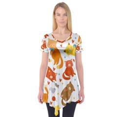 Seamless Pattern With Kittens White Background Short Sleeve Tunic 