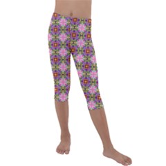 Seamless Psychedelic Pattern Kids  Lightweight Velour Capri Leggings 