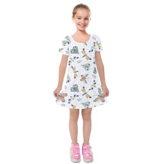 Seamless-pattern-with-moth-butterfly-dragonfly-white-backdrop Kids  Short Sleeve Velvet Dress