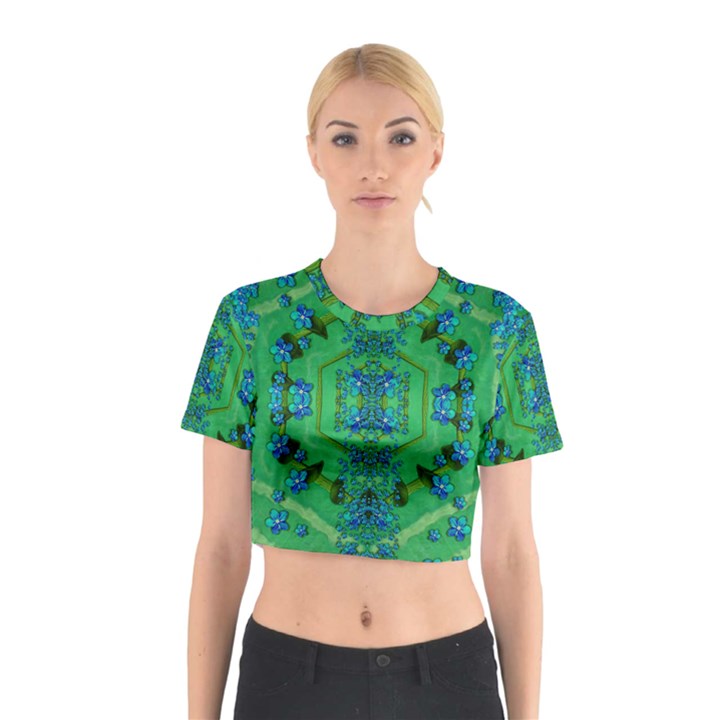 Vines Of Beautiful Flowers On A Painting In Mandala Style Cotton Crop Top