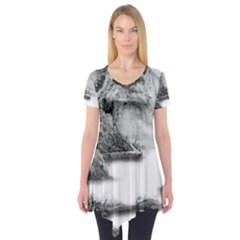 Ink-wash-painting-mountain-rolling-mountains Short Sleeve Tunic 