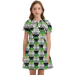 Hackers Town Void Mantis Hexagon Aromantic Pride Flag Kids  Bow Tie Puff Sleeve Dress by WetdryvacsLair