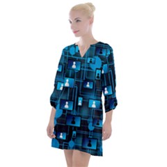 Smartphone-system-web-news Open Neck Shift Dress