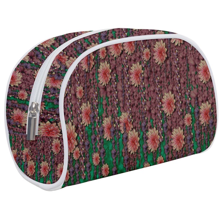 Floral Vines Over Lotus Pond In Meditative Tropical Style Make Up Case (Medium)