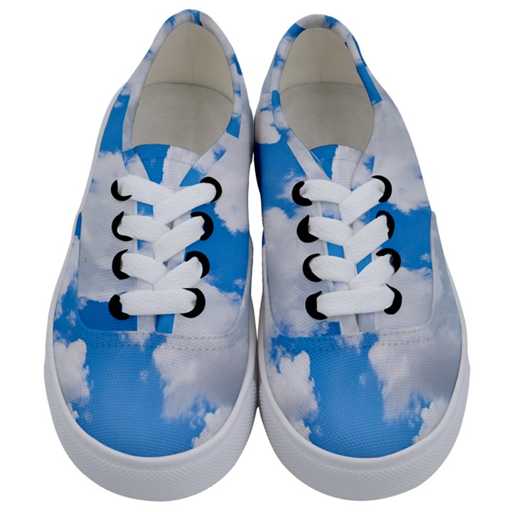 Cloudy Kids  Classic Low Top Sneakers