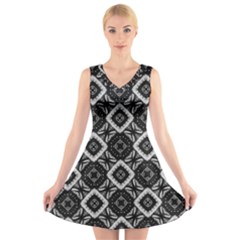 Digital V-neck Sleeveless Dress by nateshop