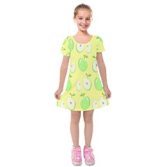 Apple Pattern Green Yellow Kids  Short Sleeve Velvet Dress by artworkshop