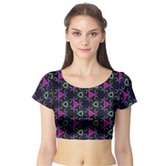 Background-triangle Short Sleeve Crop Top by nateshop