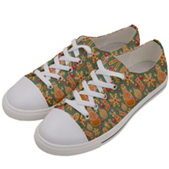 Pattern Seamless Gingerbread Christmas Decorative Men s Low Top Canvas Sneakers by artworkshop