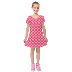 Valentine Lobe Hearts Background Seamless Tile Kids  Short Sleeve Velvet Dress by Wegoenart