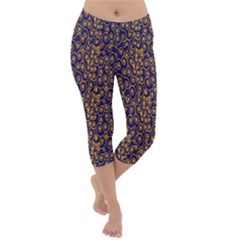 Spiral Lightweight Velour Capri Yoga Leggings