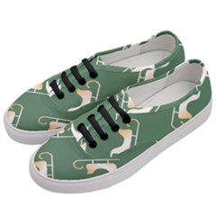 Gold Santa s Sleigh Green Print Women s Classic Low Top Sneakers by TetiBright