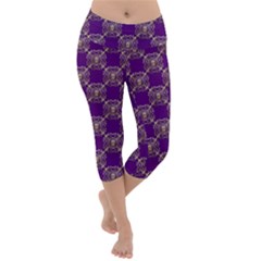 Background Pattern Design Lightweight Velour Capri Yoga Leggings