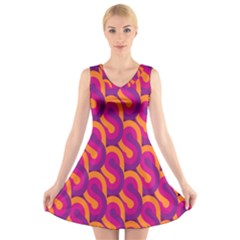 Retro-pattern V-neck Sleeveless Dress by nateshop