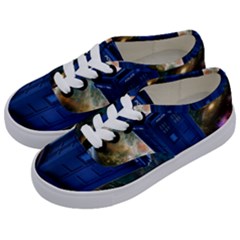 The Police Box Tardis Time Travel Device Used Doctor Who Kids  Classic Low Top Sneakers by Jancukart