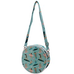 Beach-surfing-surfers-with-surfboards-surfer-rides-wave-summer-outdoors-surfboards-seamless-pattern- Crossbody Circle Bag