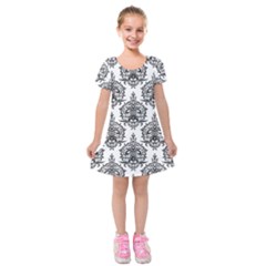 Black And White Ornament Damask Vintage Kids  Short Sleeve Velvet Dress by ConteMonfrey