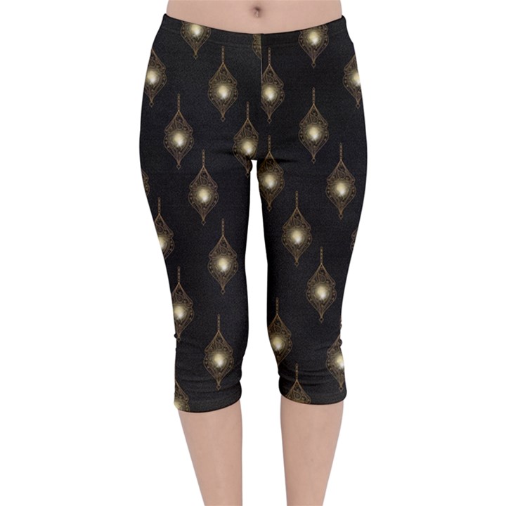 Light On Damask Velvet Capri Leggings 