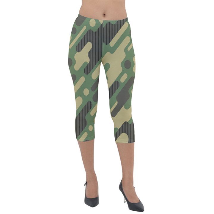 Camouflage Pattern Background Lightweight Velour Capri Leggings 