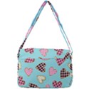 Seamless-pattern-with-heart-shaped-cookies-with-sugar-icing Courier Bag View3